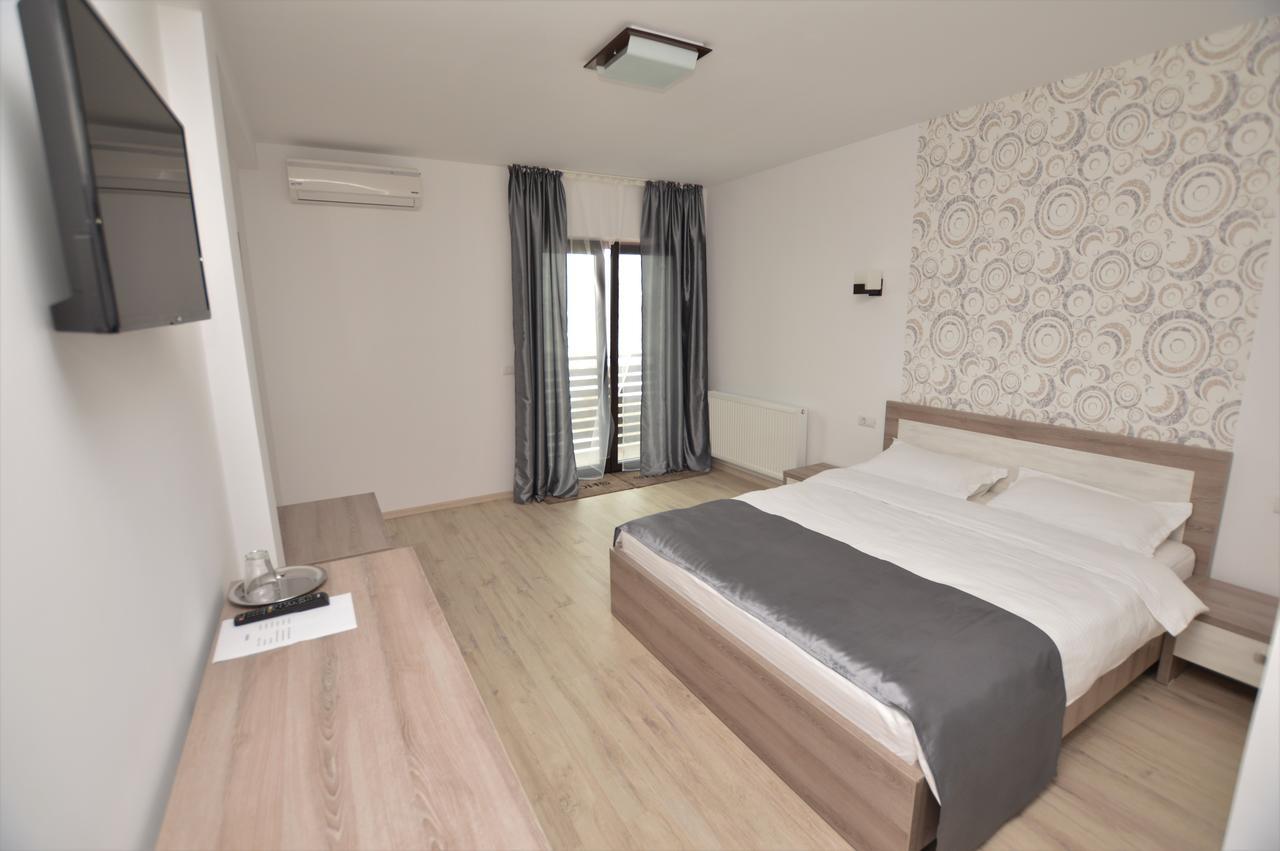 Riana Hotel Adjud Exterior photo